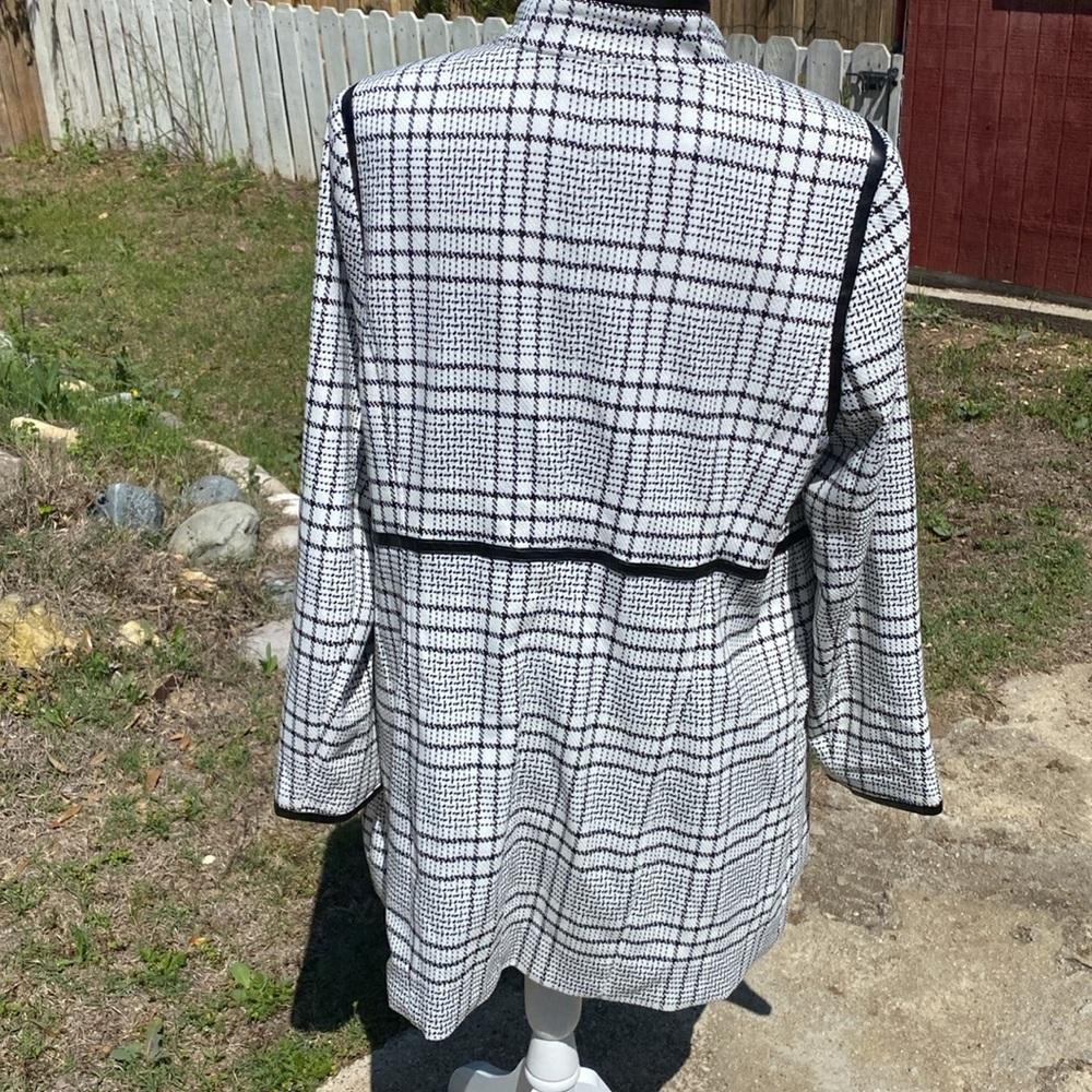 black and white jacket with shoulder pads - Picture 3 of 7